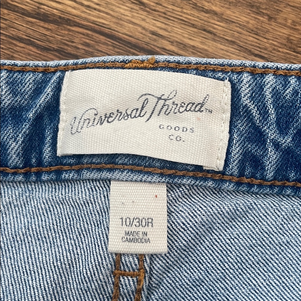 Universal Thread High-Rise Vintage Midi Raw Frayed Hem Jean Shorts - Picture 4 of 6